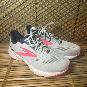BROOKS LAUNCH 8 - Womens Running Shoes - SIZE 9B